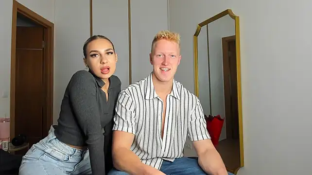 Show modela StepSisandStepBro na web-kameri