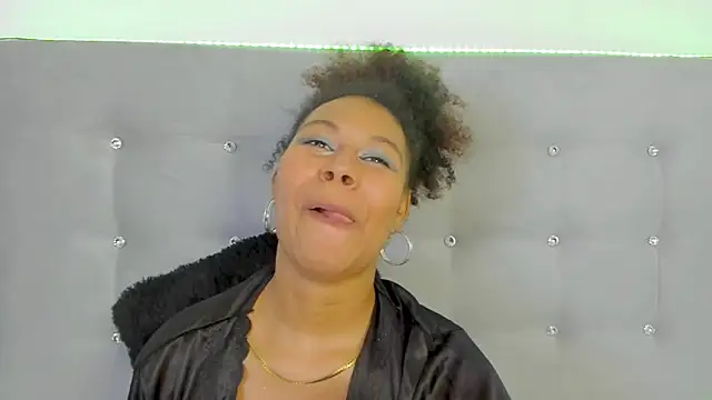 tatianasquirthot's Live Chat Room