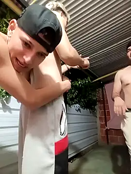 3hornys-straights Show in webcam