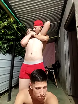 โชว์เว็บแคมของ 3hornys-straights