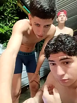 3hornys-straights Show in webcam