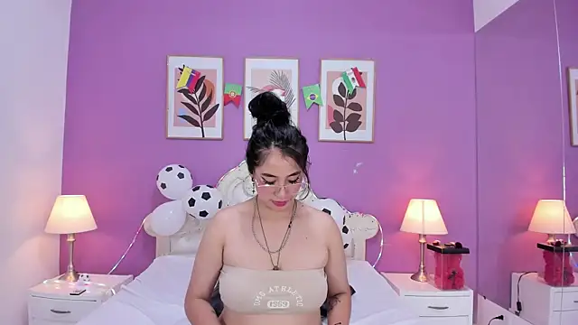 YayaQueen élő XXX-chatje