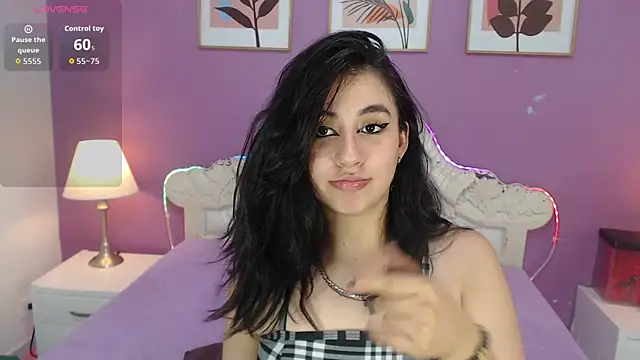 دردشة YayaQueen الجنسية المباشرة