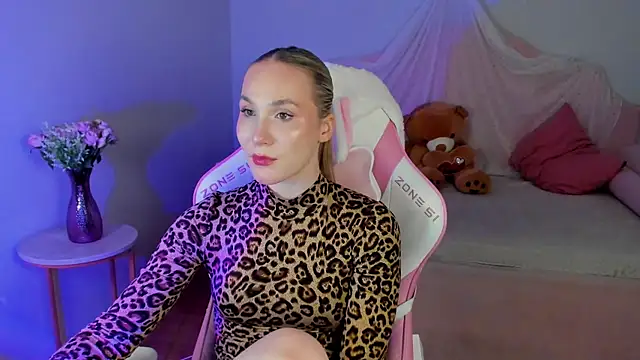 ElaraVoltage Chat XXX in diretta