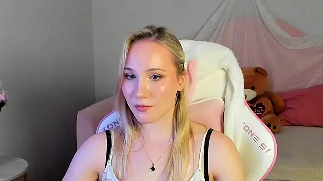 Chat +18 de ElaraVoltage ao vivo