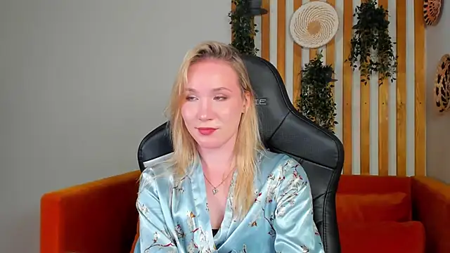 ElaraVoltage's Live XXX Chat