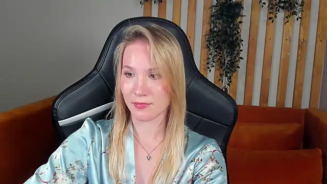 Chat +18 de ElaraVoltage ao vivo