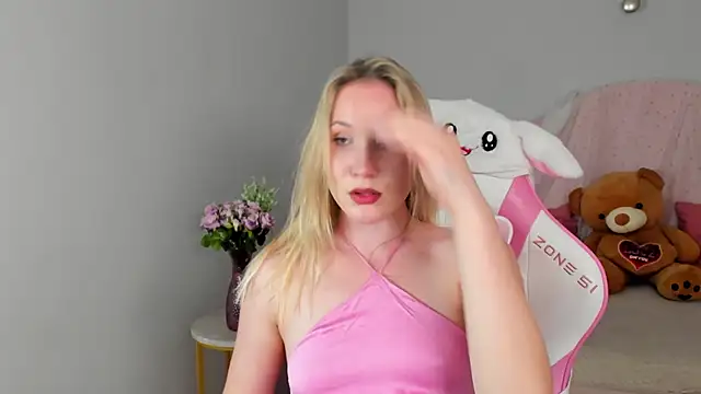 Chat XXX en directo de ElaraVoltage
