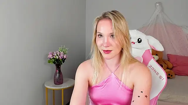 ElaraVoltage's Live XXX Chat