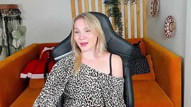 ElaraVoltage Chat XXX live