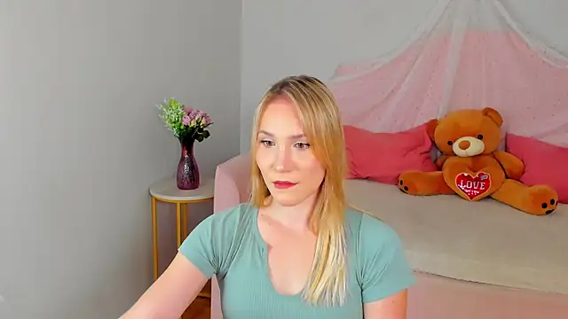 Chat XXX en directo de ElaraVoltage