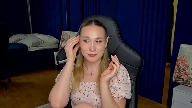 ElaraVoltage's Live XXX Chat