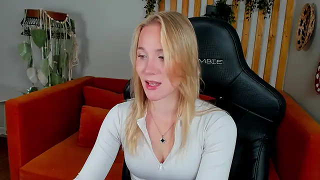 Chat +18 de ElaraVoltage ao vivo