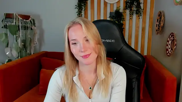 Chat +18 de ElaraVoltage ao vivo
