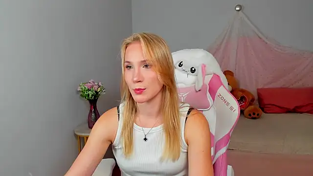 ElaraVoltage Show Webcam