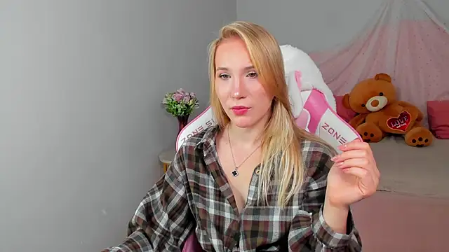 ElaraVoltage's Live XXX Chat
