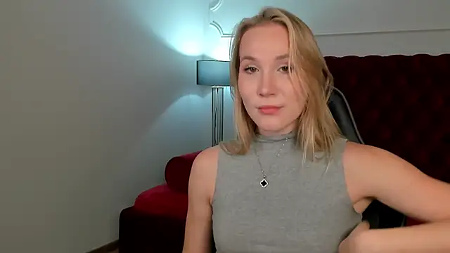ElaraVoltage Шоу с уебкамера