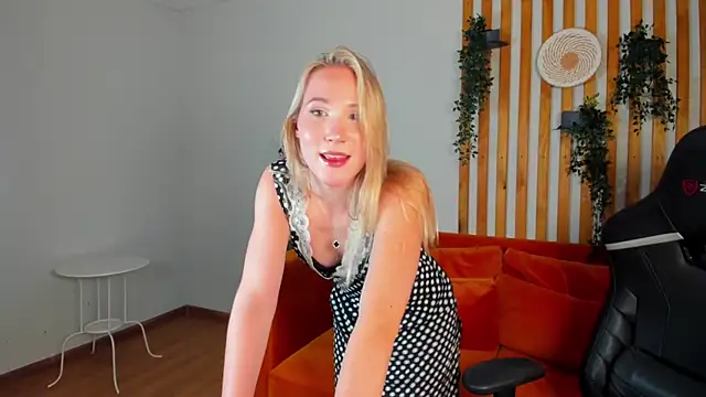 ElaraVoltage's Webcam Show