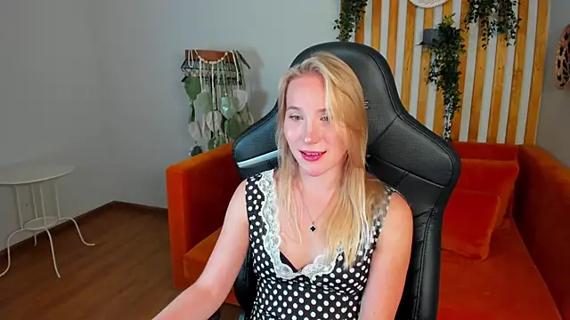 Chat +18 de ElaraVoltage ao vivo