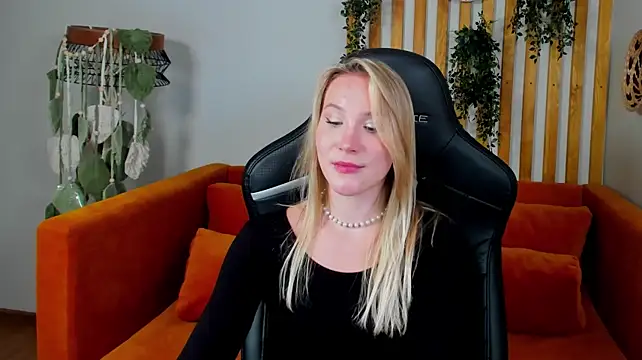 Chat +18 de ElaraVoltage ao vivo