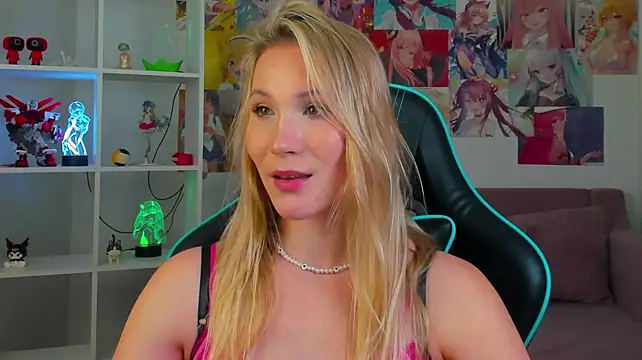 ElaraVoltage's Webcam Show