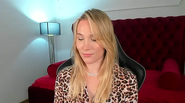ElaraVoltage's Webcam Show