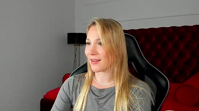 ElaraVoltage Live XXX Chat