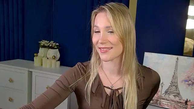 ElaraVoltagen Live XXX chat