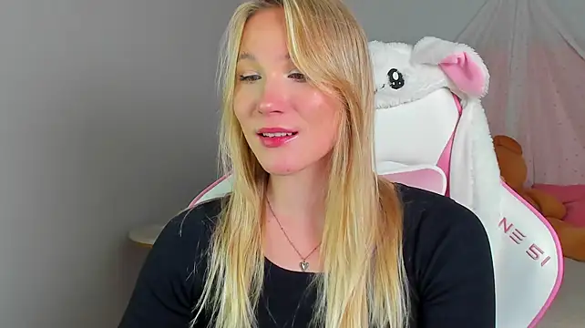 Chat +18 de ElaraVoltage ao vivo