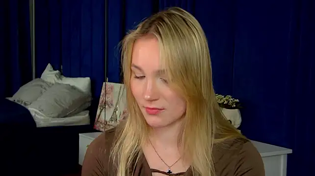 ElaraVoltage's Webcam Show