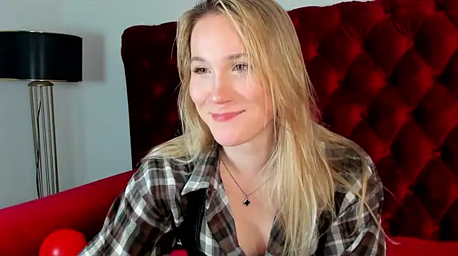ElaraVoltage – webcam-show