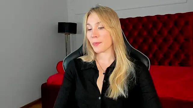 ElaraVoltage Webcam-Show