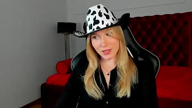 ElaraVoltage – webcam-show