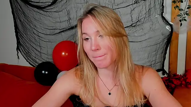 ElaraVoltage Pertunjukan Webcam