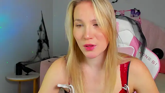 ElaraVoltage's Webcam Show