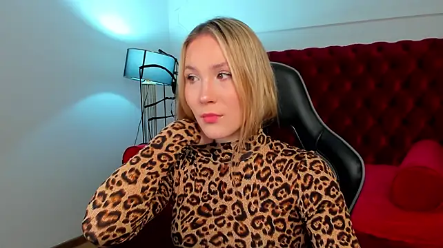 ElaraVoltage Adlı Modelin Canlı XXX Sohbeti