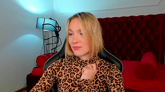 ElaraVoltage Webcam-Show