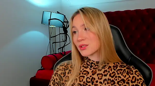 ElaraVoltage Adlı Modelin Web Kamerası Şovu