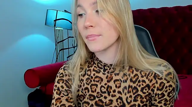 ElaraVoltage Webcam show
