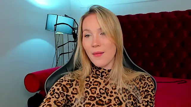 ElaraVoltage's Webcam Show