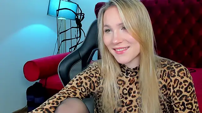 ElaraVoltage webcam show