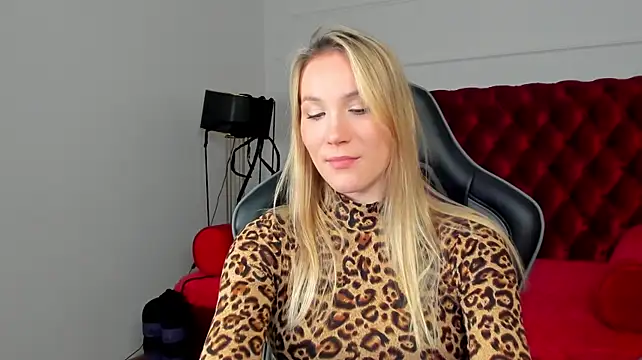 ElaraVoltagen Live XXX chat