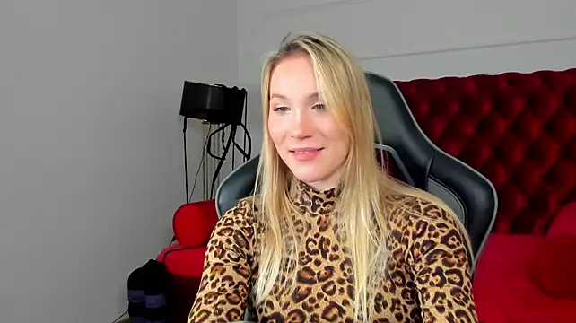 ElaraVoltagen Webbikameraesitys