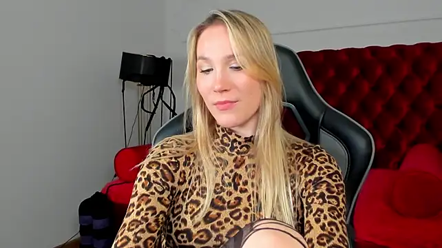 Show de webcam de ElaraVoltage