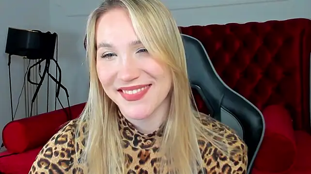 ElaraVoltage's Live XXX Chat