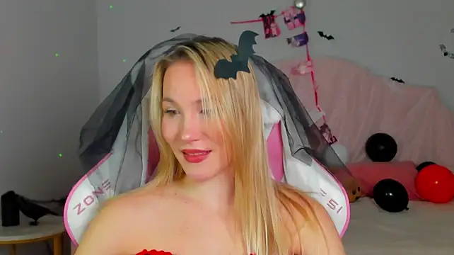 ElaraVoltage's Webcam Show