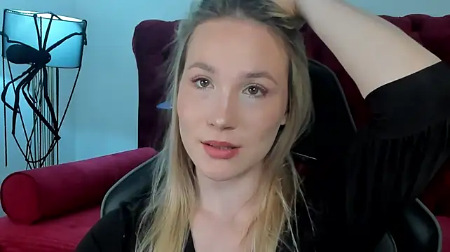 ElaraVoltagen Live XXX chat