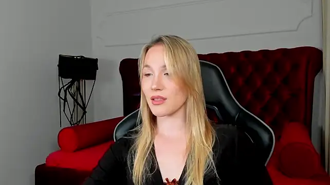 ElaraVoltagen Live XXX chat