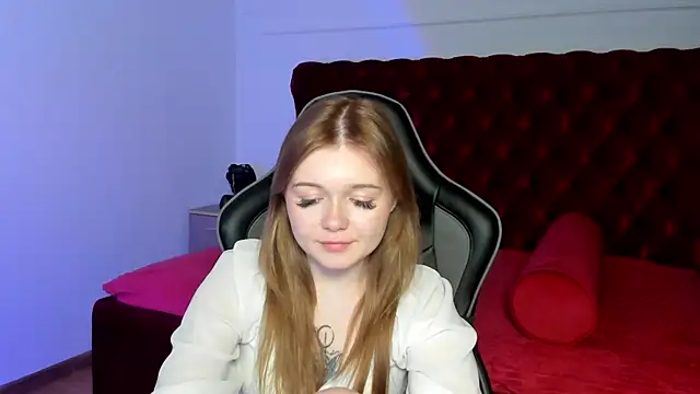 Show modela ElinaVale na web-kameri