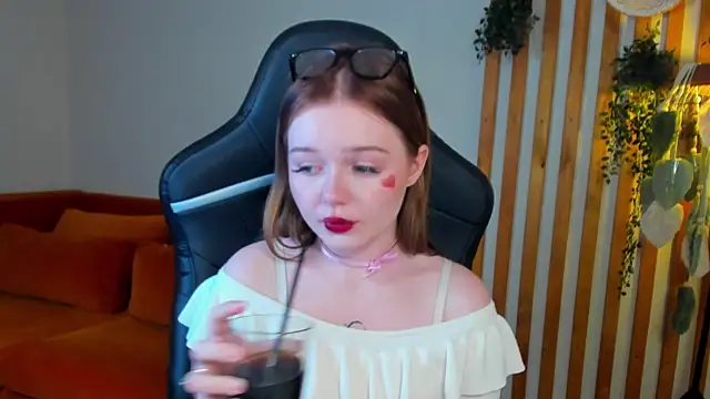Chat +18 de ElinaVale ao vivo